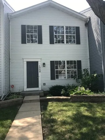 $2,000 | 1334 Arlington Court, Unit 2, Geneva, IL 60134
