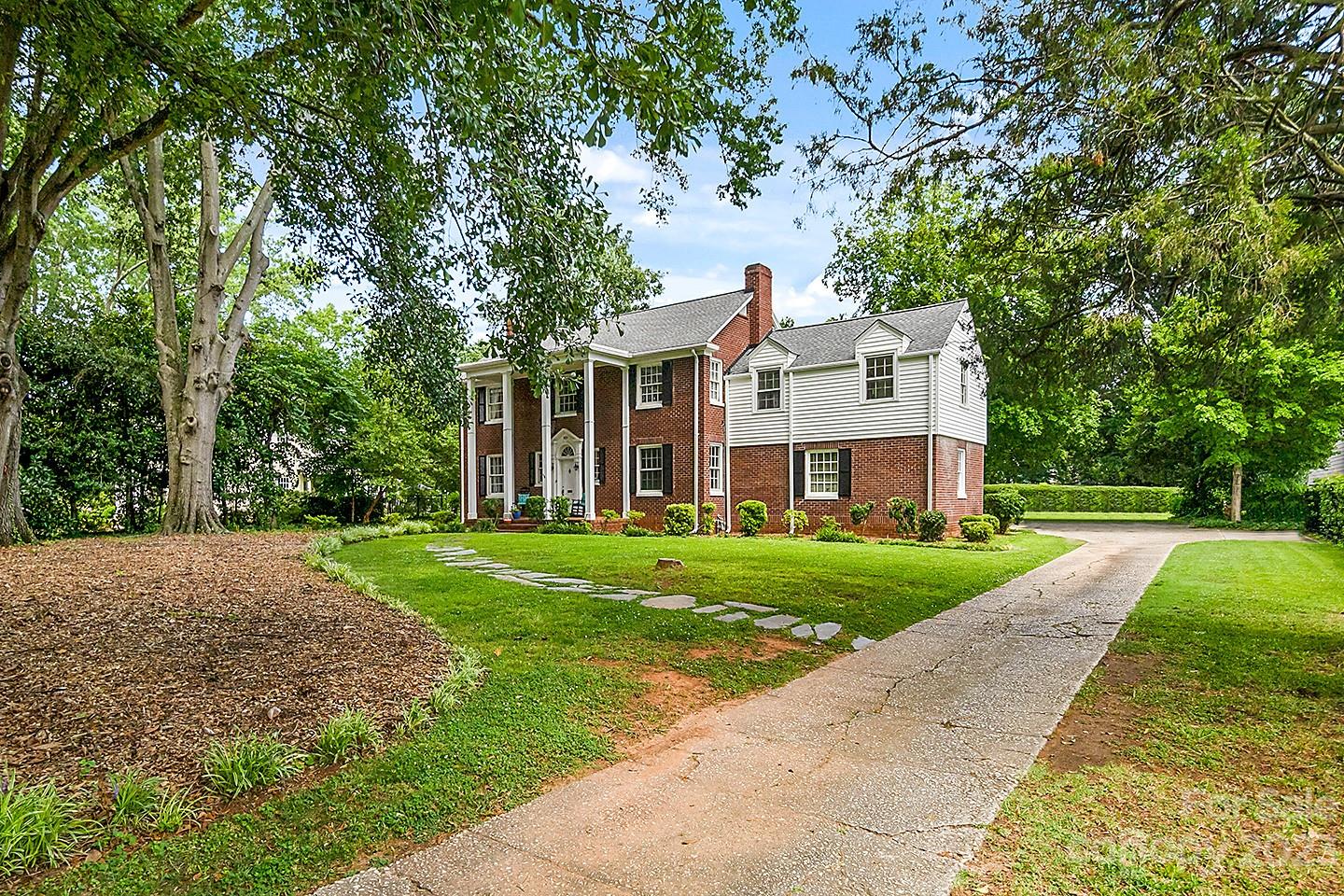 1601 South Wendover Road Charlotte, NC 28211 - Photo 2 of 43 a front view of a house with garden