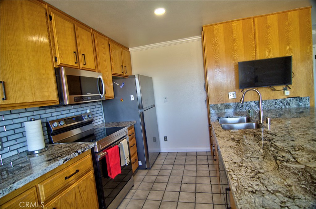 51063 Joshua Tree Road Johnson Valley, CA 92285 - Photo 20 of 35 More kitchen shots