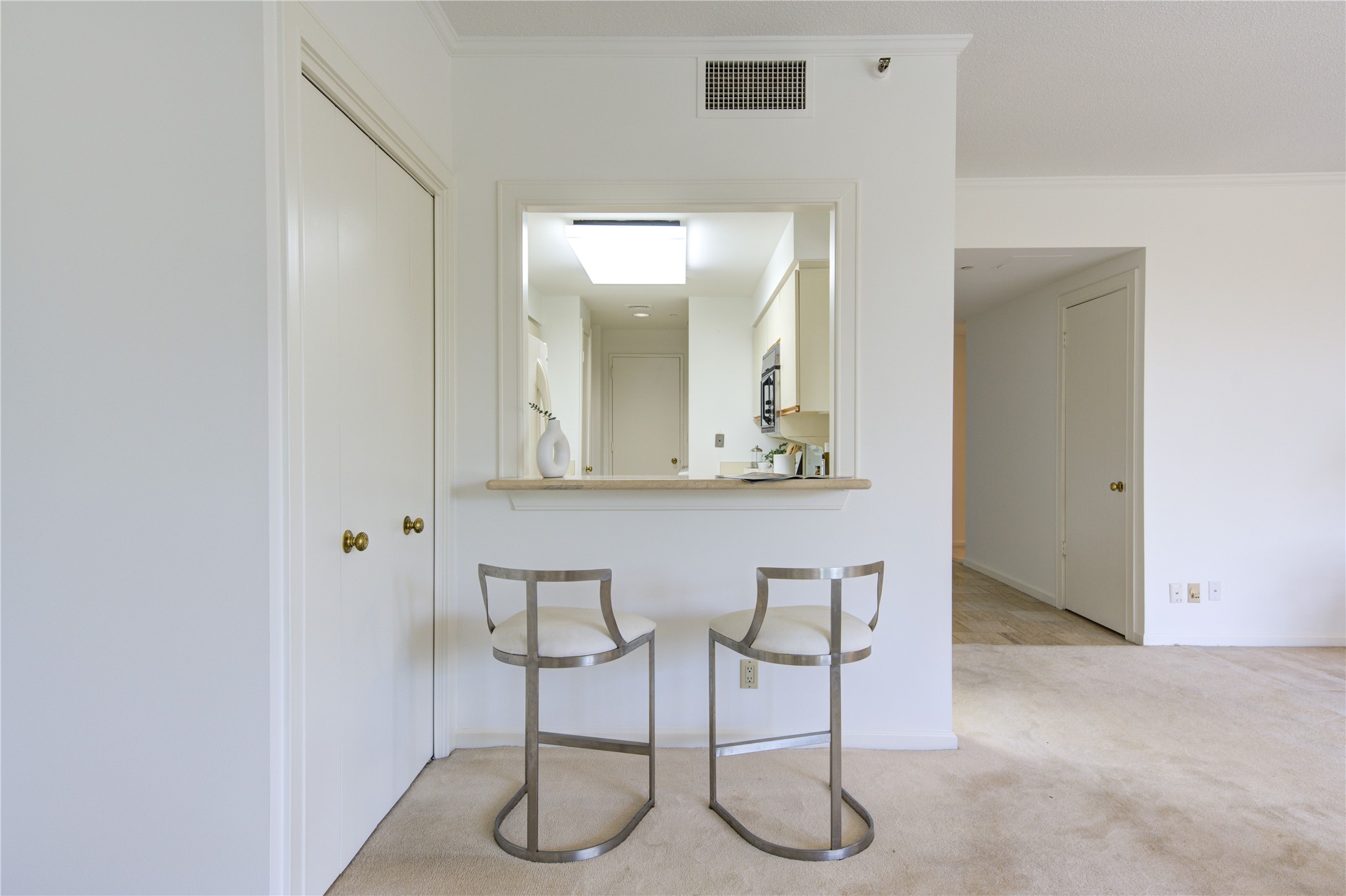 150 Gessner Road, Unit 5A Houston, TX 77024 - Photo 13 of 36 a room with a table and chairs