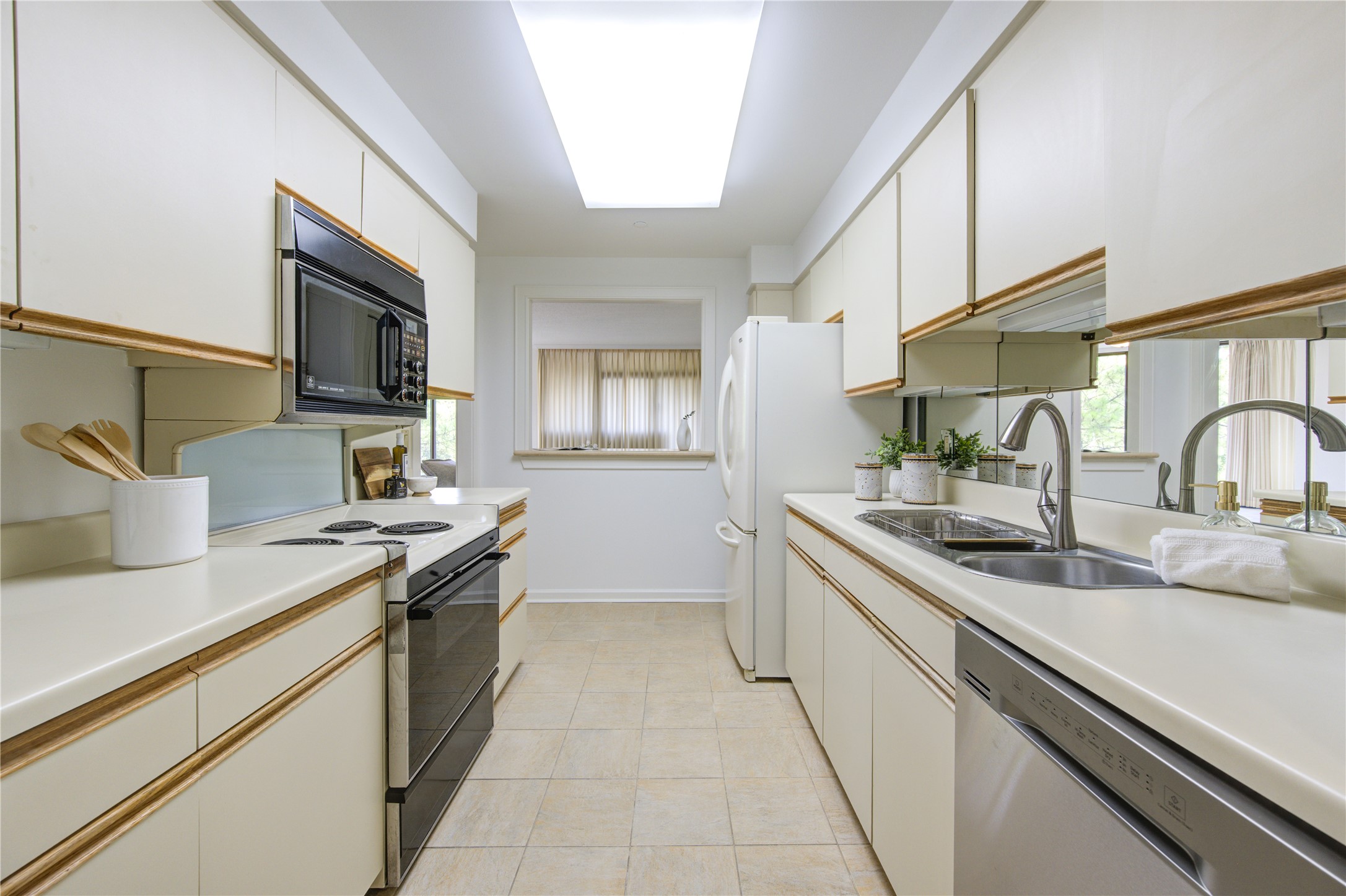 150 Gessner Road, Unit 5A Houston, TX 77024 - Photo 17 of 36 a kitchen with a sink stove and cabinets