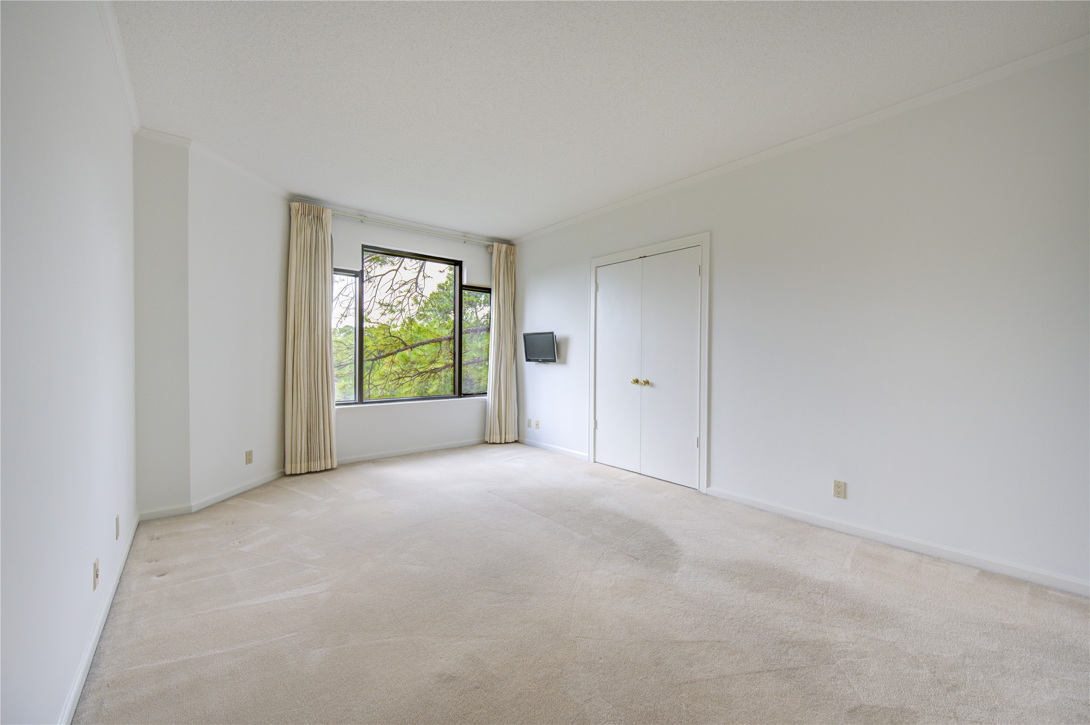 150 Gessner Road, Unit 5A Houston, TX 77024 - Photo 26 of 36 a view of an empty room with a window