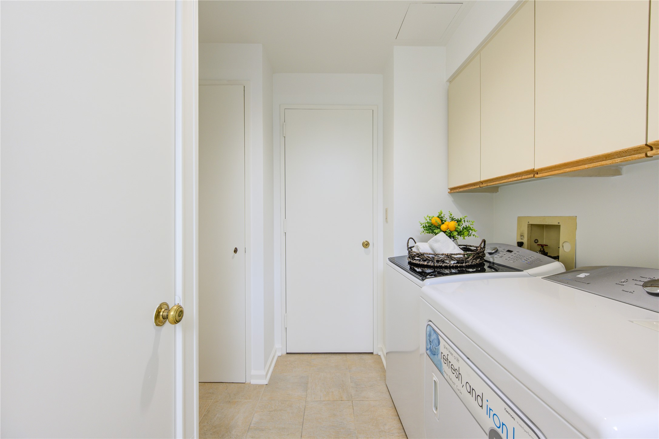 150 Gessner Road, Unit 5A Houston, TX 77024 - Photo 31 of 36 a bedroom with a bed and a window