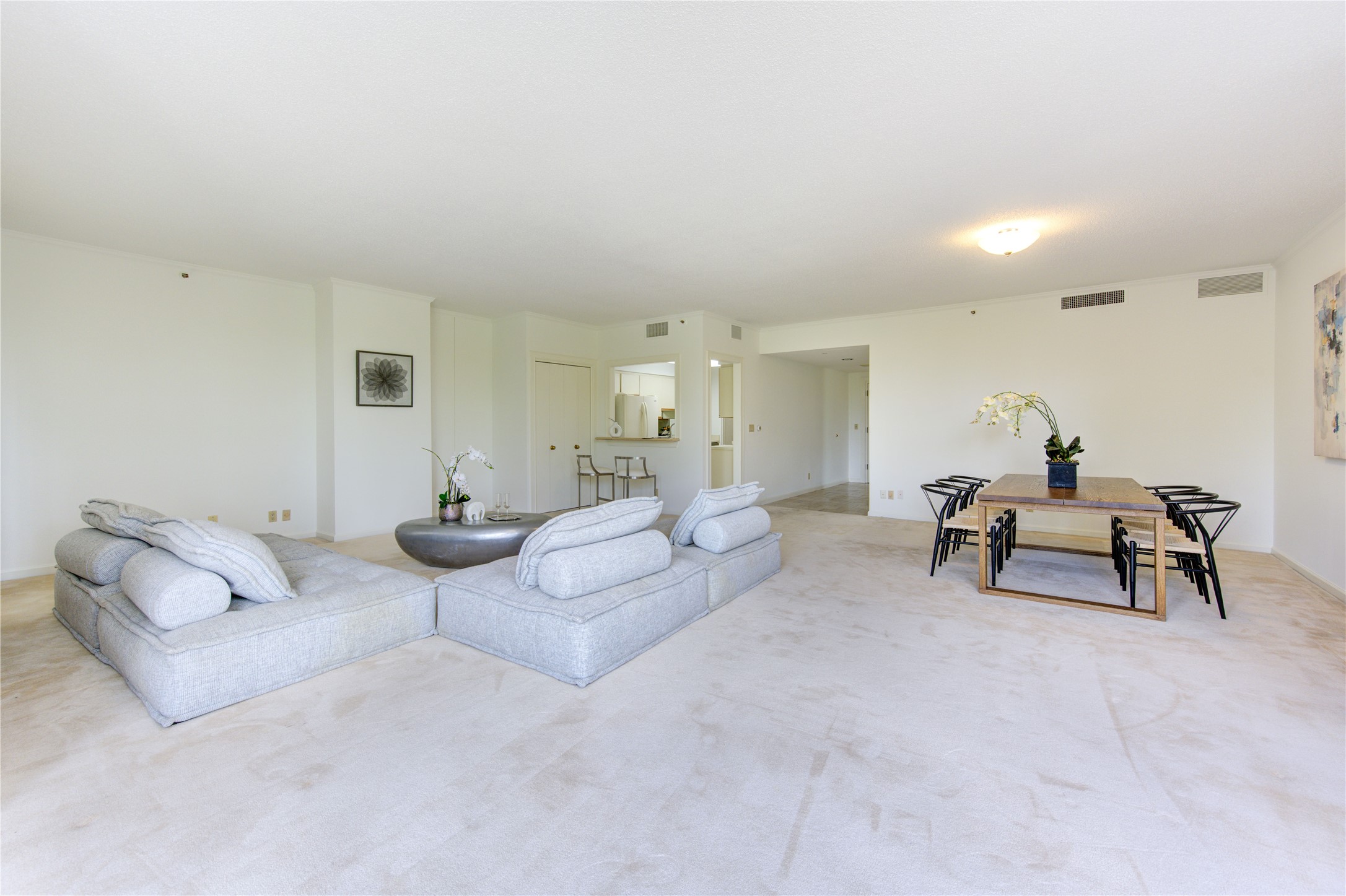 150 Gessner Road, Unit 5A Houston, TX 77024 - Photo 6 of 36 a living room with furniture and a couch