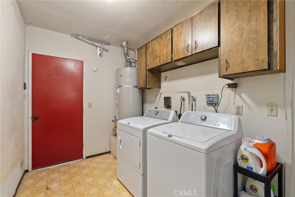 3030 Silverbell Road Chico, CA 95973 - Photo 32 of 42 a utility room with dryer and washer