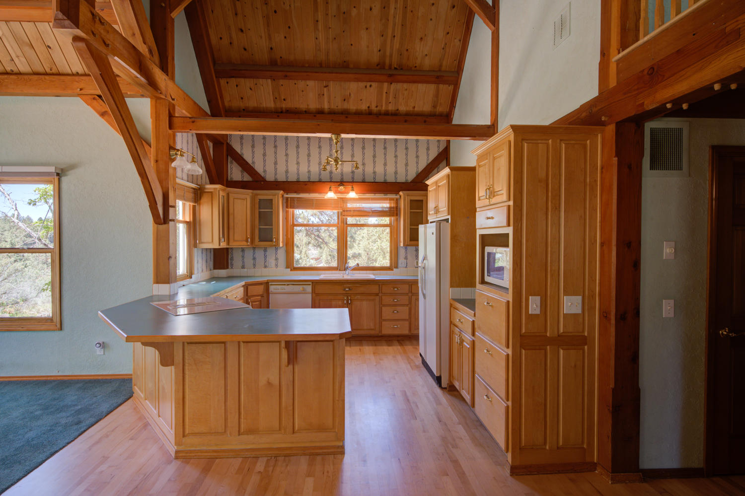 22052 Banff Drive Bend, OR 97702 - Photo 6 of 31 6_kitchen