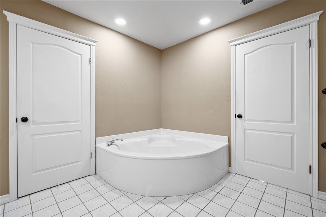 4177 Bobwhite Road Robstown, TX 78380 - Photo 17 of 32 a view of an empty room