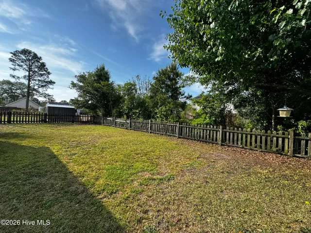 $1,800 | 807 Gordon Woods Road, Wilmington, NC 28411