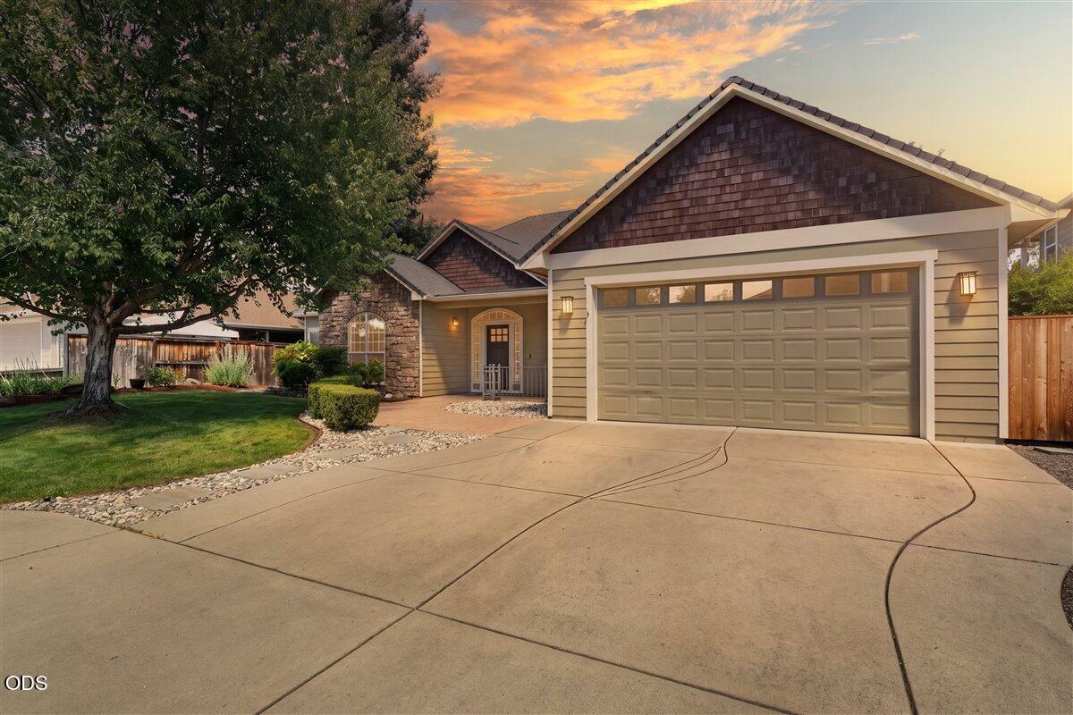 13 Portabello Way Eagle Point, OR 97524 - Photo 4 of 51