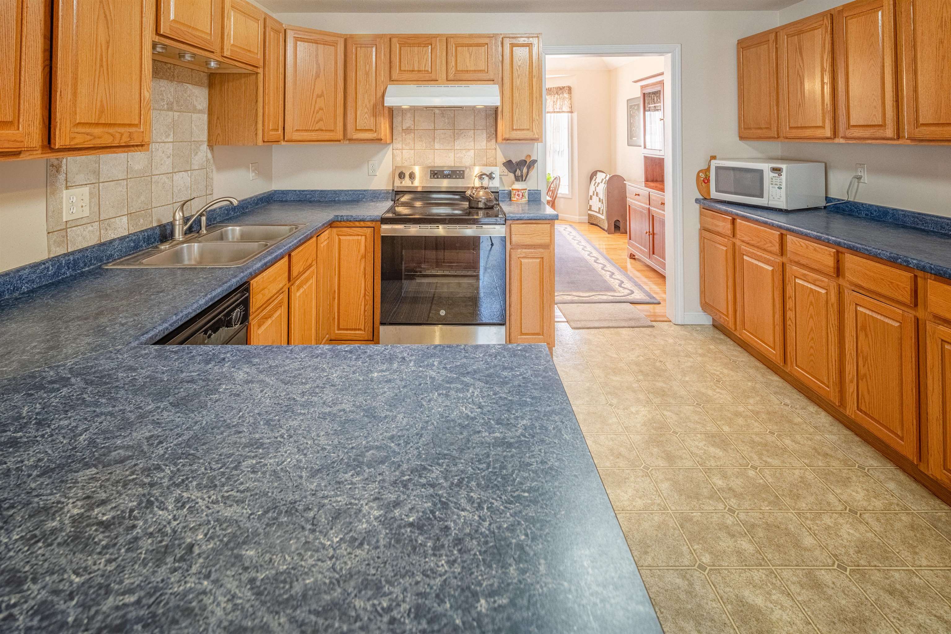 47 Cherrywood Drive Dover, NH 03820 - Photo 11 of 40