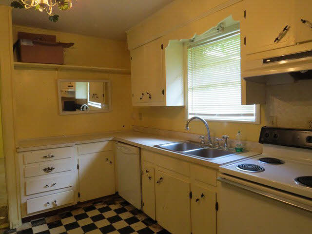 19851 South County Road 20 Foley, AL 36535 - Photo 15 of 26 Kitchen