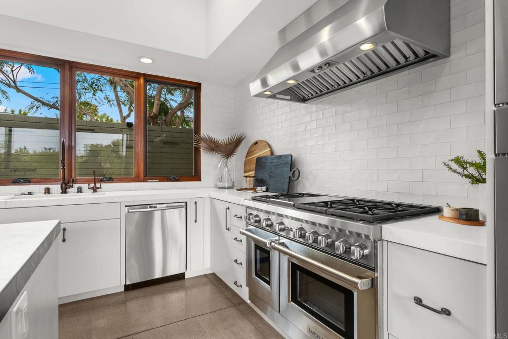 1866 Sheridan Road Encinitas, CA 92024 - Photo 17 of 75 Chef's Kitchen