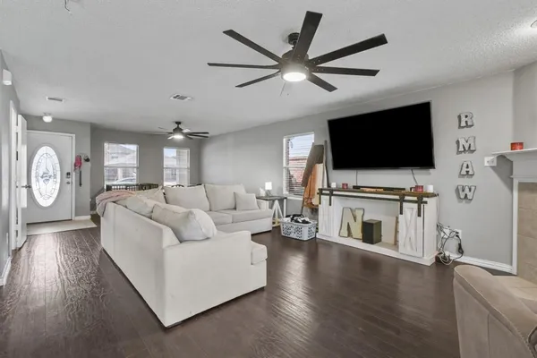 $295,000 | 167 Jefferson Drive, Venus, TX 76084