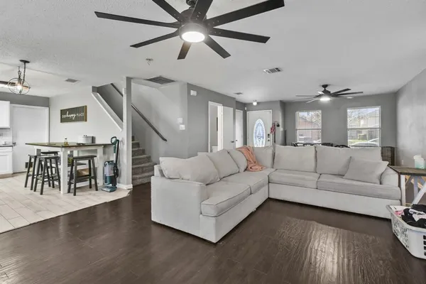 $295,000 | 167 Jefferson Drive, Venus, TX 76084