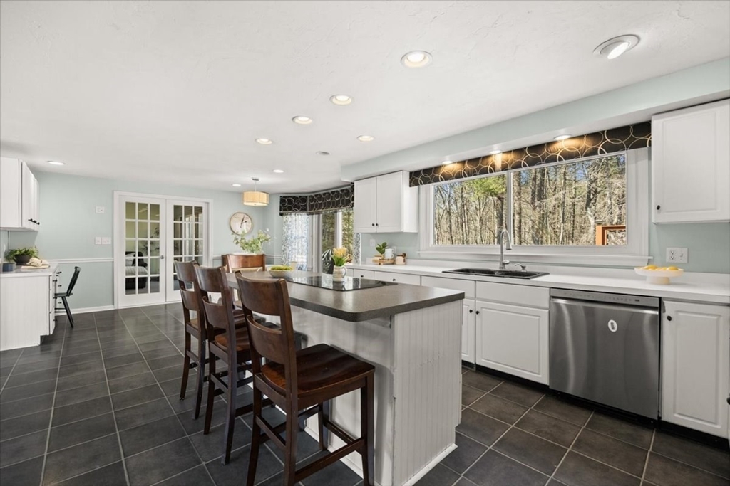 78 Gretchen Way Raynham, MA 02767 - Photo 18 of 42