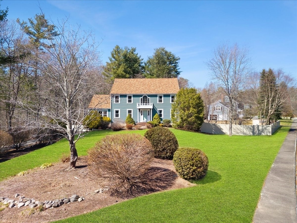 78 Gretchen Way Raynham, MA 02767 - Photo 4 of 42