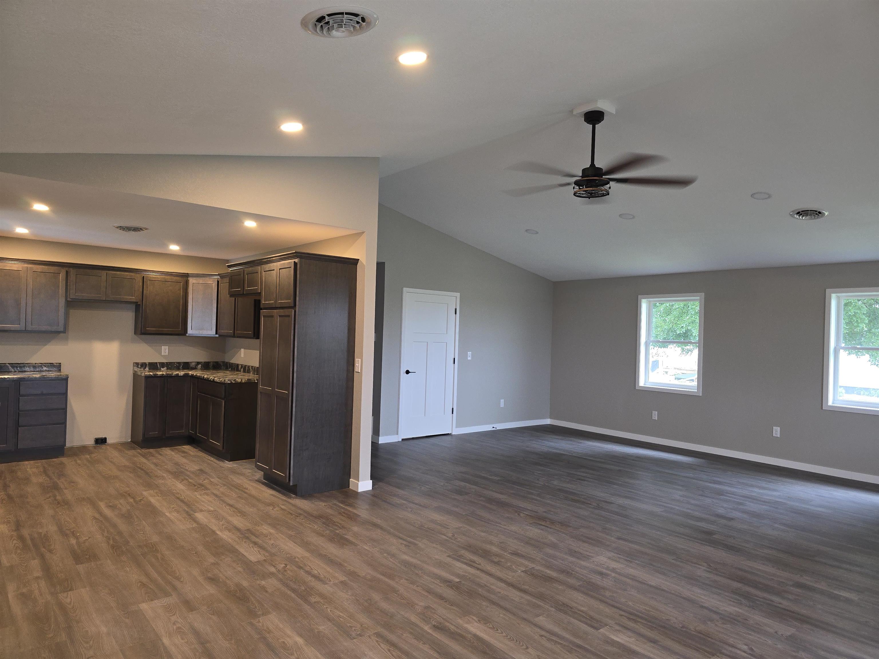 1005 Augusta Road Carthage, IL 62321 - Photo 5 of 20