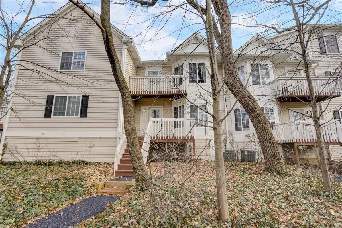 337 West Treehouse Lane, Unit 112 Round Lake, IL 60073 - Photo 1 of 33 a view of a house with a yard