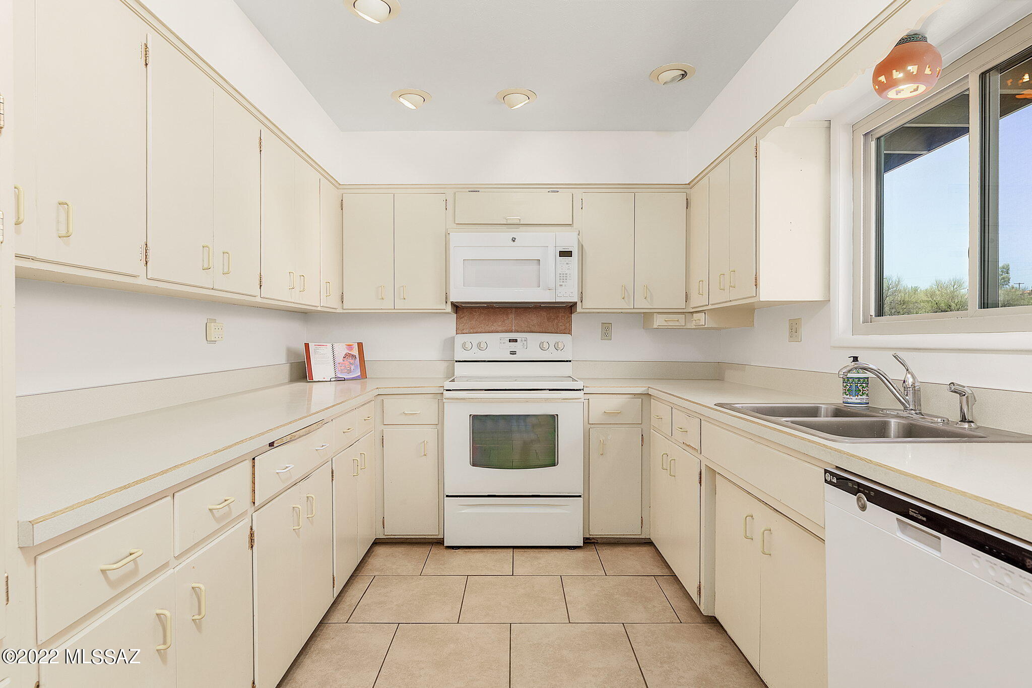 4043 North Pontatoc Road Tucson, AZ 85718 - Photo 23 of 42