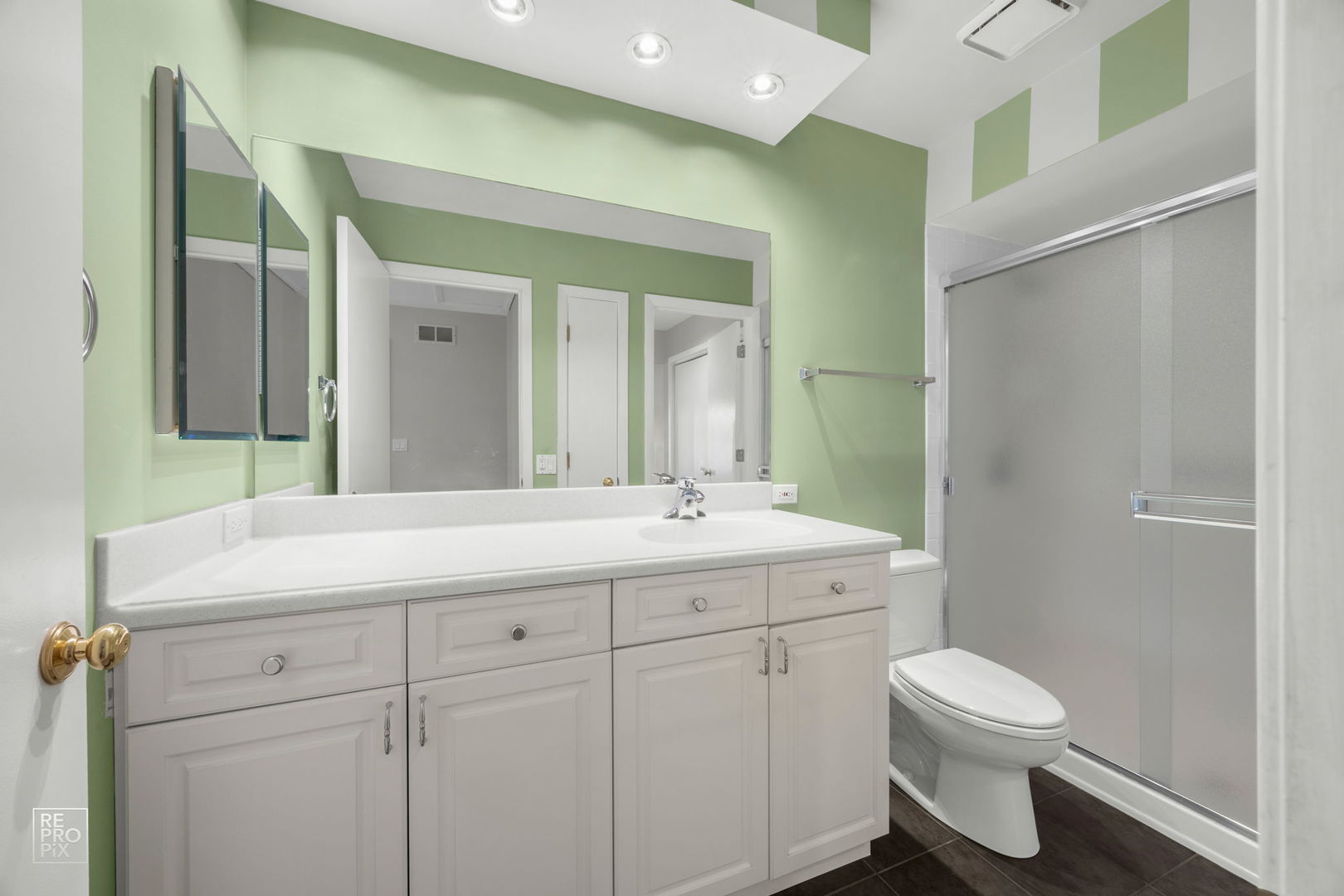 715 Brookvale Drive, Unit C Wheeling, IL 60090 - Photo 7 of 10 a bathroom with a toilet a sink and mirror