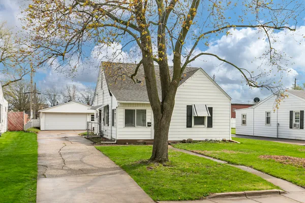 $134,900 | 2202 46th Street, Moline, IL 61265