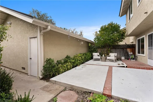 $1,500,000 | 16 East Yale Loop, Unit 28, Irvine, CA 92604