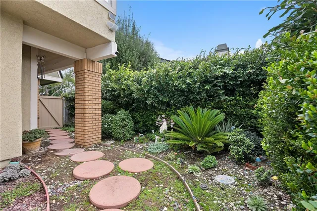 $1,500,000 | 16 East Yale Loop, Unit 28, Irvine, CA 92604