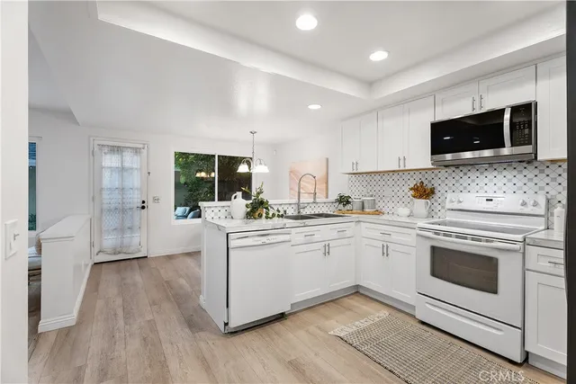 $1,500,000 | 16 East Yale Loop, Unit 28, Irvine, CA 92604