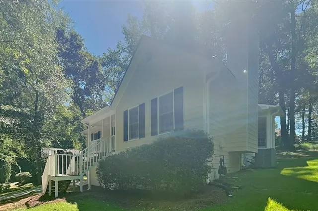 a view of a house with backyard and sitting area