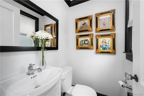 $989,000 | 367 Old Mamaroneck Road, White Plains, NY 10605