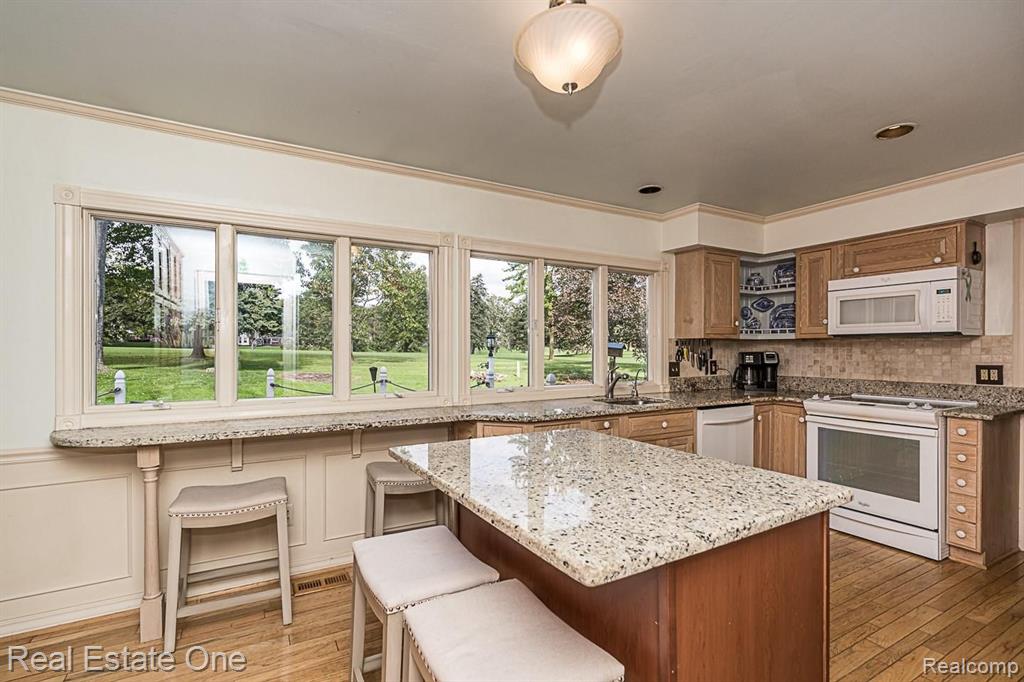 1380 Chestnut Circle Rochester Hills, MI 48309 - Photo 11 of 46