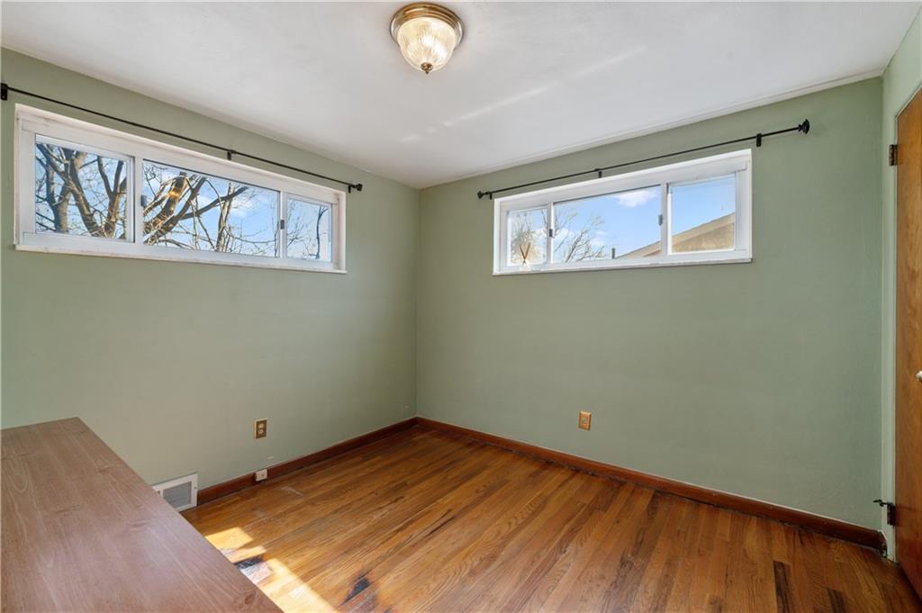 1647 Hollyrood Road Pittsburgh, PA 15227 - Photo 11 of 26 Gallery Image 11