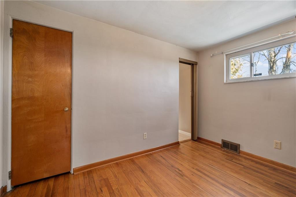 1647 Hollyrood Road Pittsburgh, PA 15227 - Photo 13 of 26 Gallery Image 13