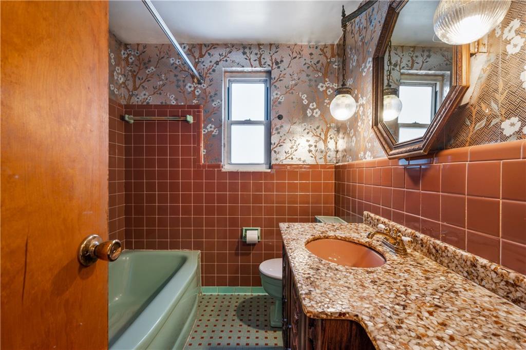 1647 Hollyrood Road Pittsburgh, PA 15227 - Photo 14 of 26 Gallery Image 14