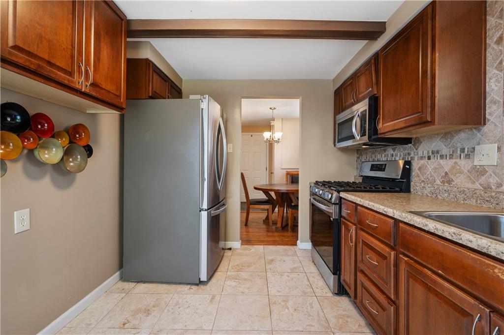 1647 Hollyrood Road Pittsburgh, PA 15227 - Photo 8 of 26 Gallery Image 8