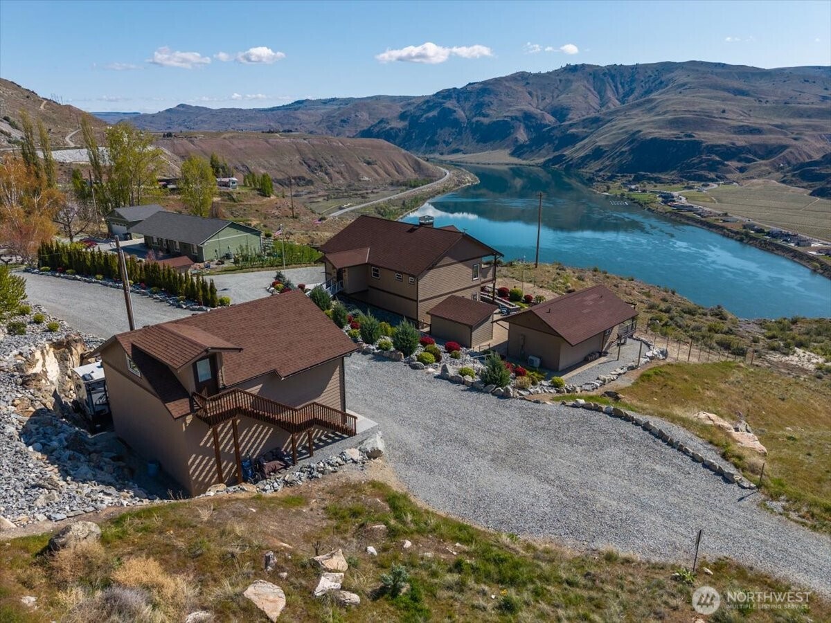 525 Columbia View Road Chelan, WA 98816 - Photo 3 of 40