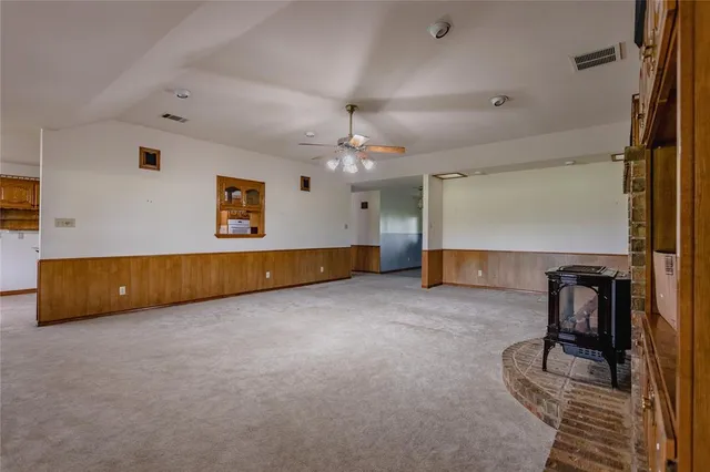 a view of a livingroom with furniture and a ceiling fan