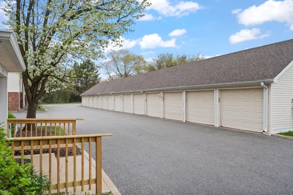 $205,000 | 955 Misty Glen Drive, Valparaiso, IN 46385