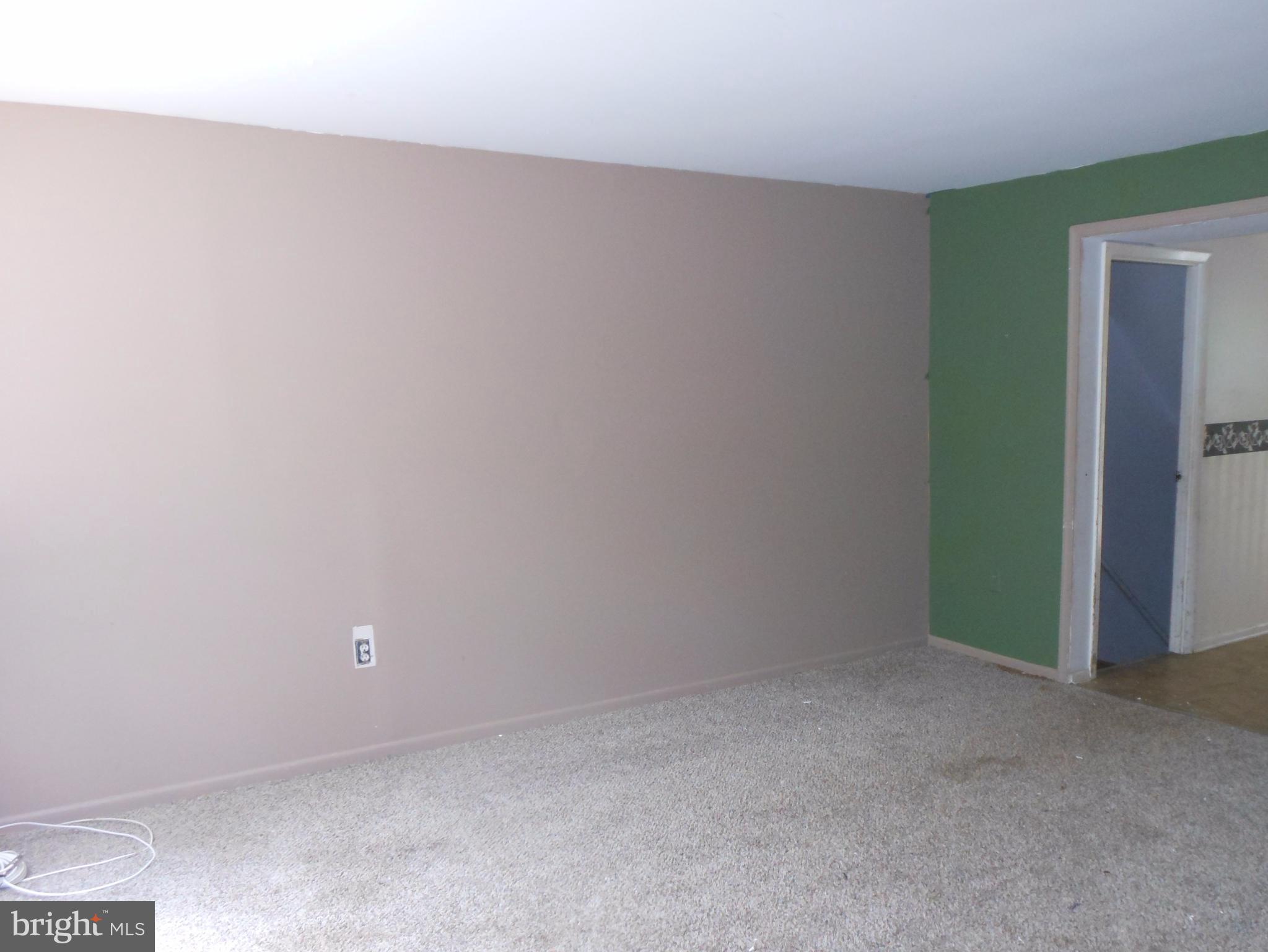 9359 Pan Ridge Road Baltimore, MD 21234 - Photo 4 of 9 Living Room
