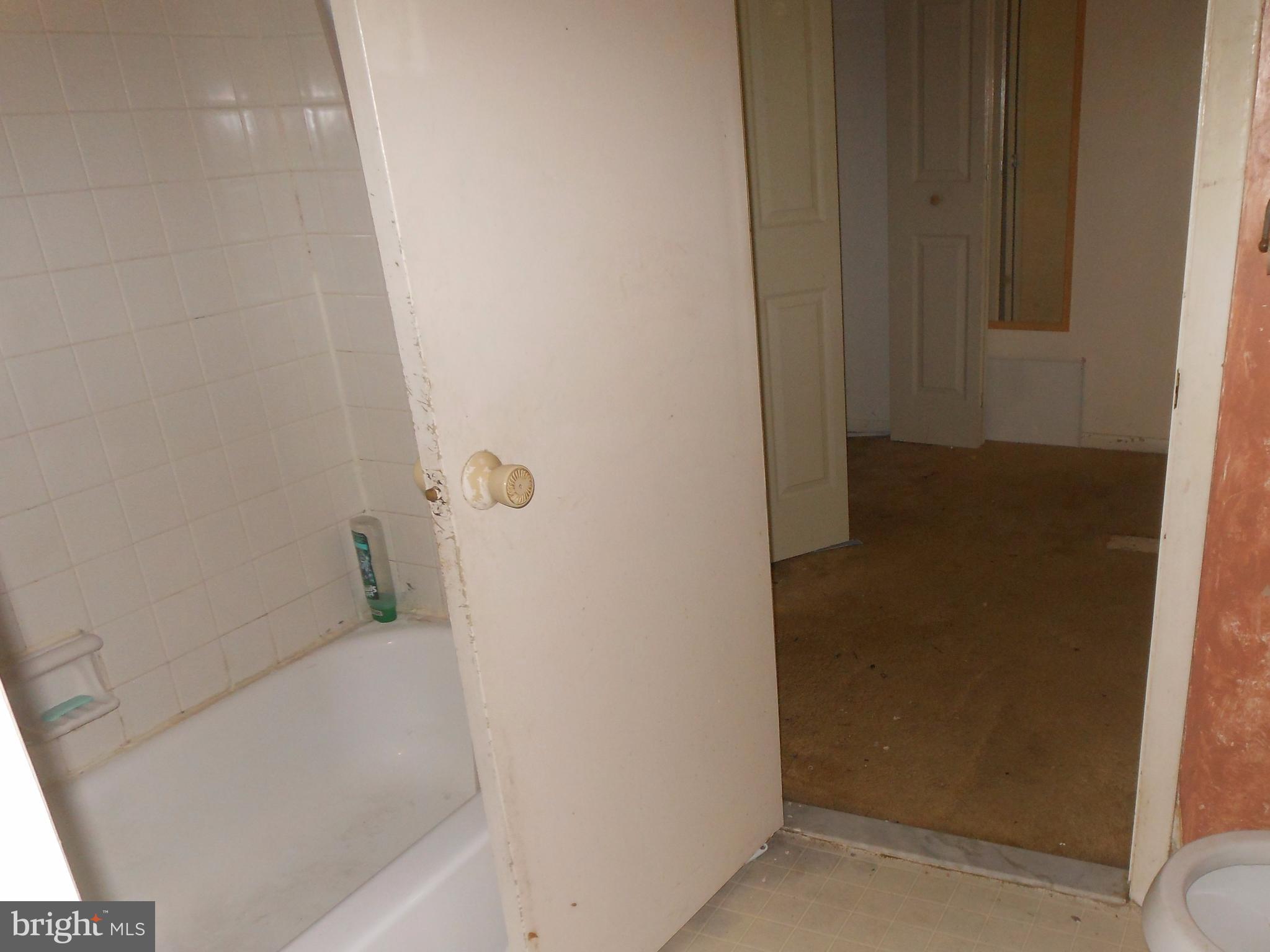 9359 Pan Ridge Road Baltimore, MD 21234 - Photo 5 of 9 Bath (Master)