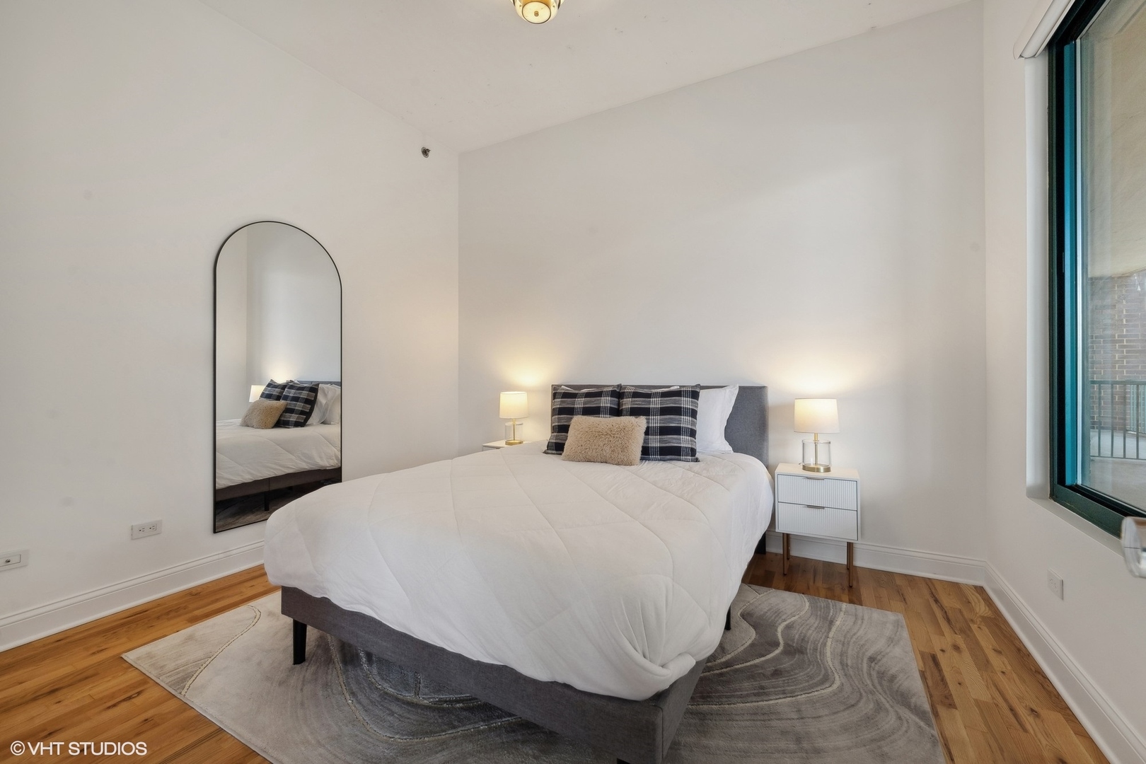 910 West Madison Street, Unit 608 Chicago, IL 60607 - Photo 12 of 15 a bedroom with a bed and a window