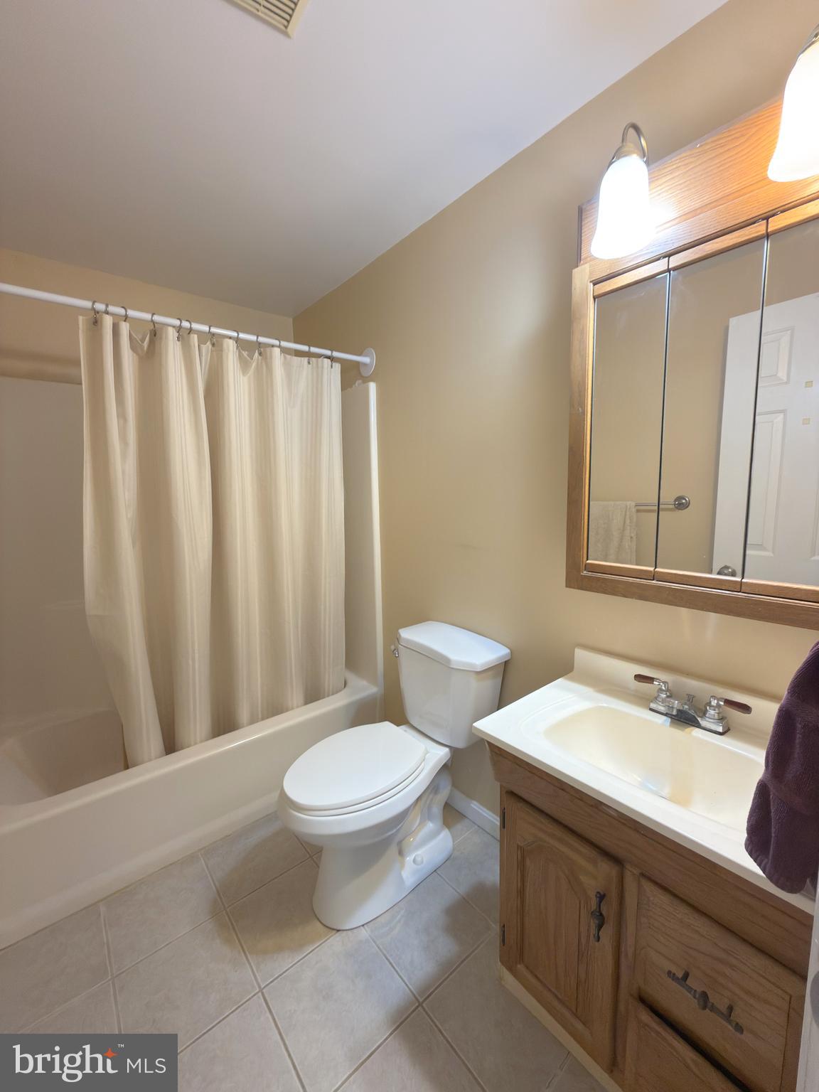 18077 Raven Rocks Road Bluemont, VA 20135 - Photo 19 of 25 18077 RAVEN ROCKS RD Full Hall Bath