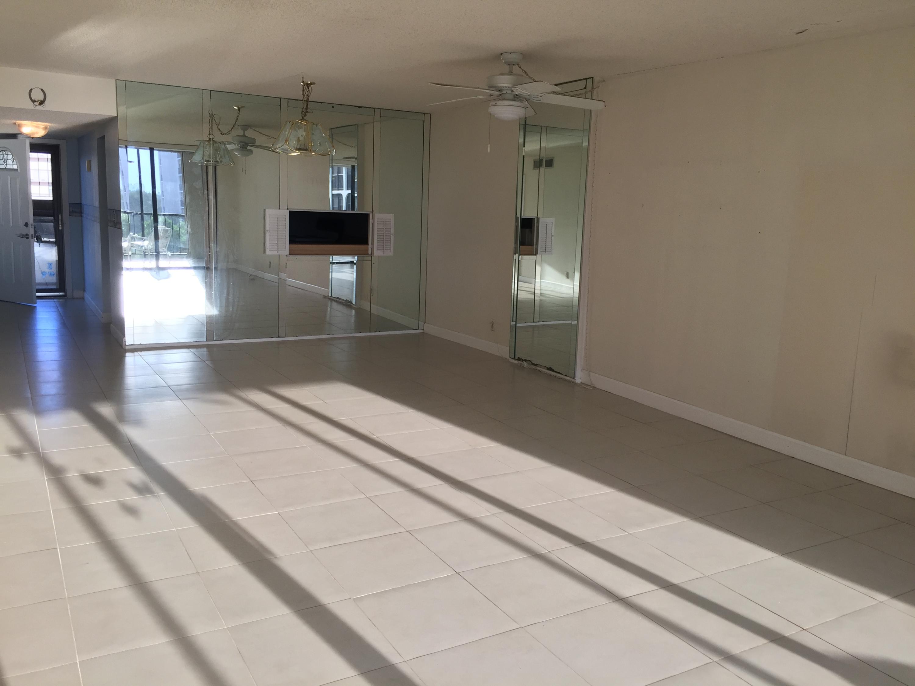 1627 Riverview Road, Unit 514 Deerfield Beach, FL 33441 - Photo 15 of 40 Large Tiled Living Dining Area