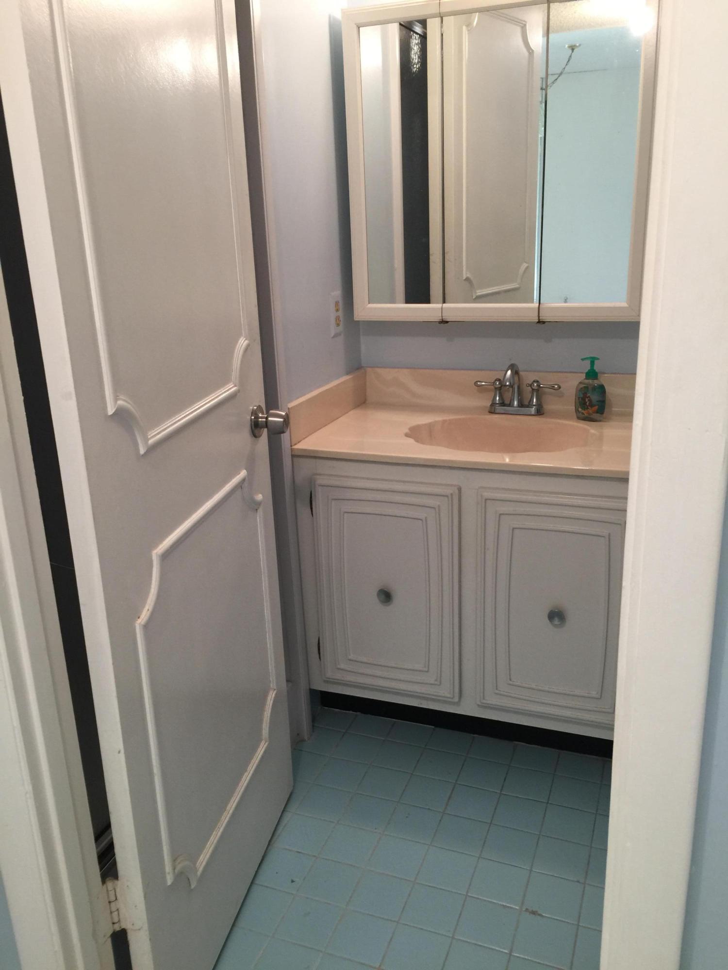 1627 Riverview Road, Unit 514 Deerfield Beach, FL 33441 - Photo 20 of 40 Second Bath