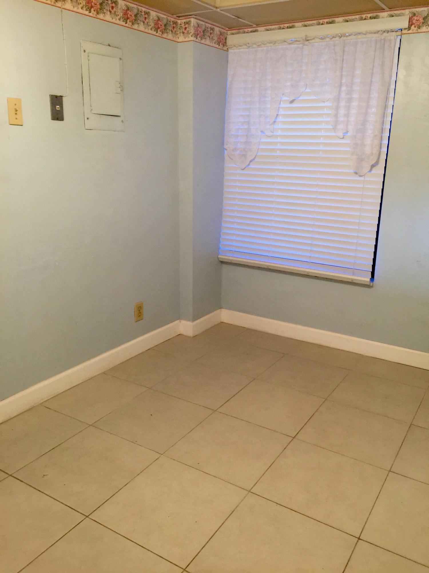 1627 Riverview Road, Unit 514 Deerfield Beach, FL 33441 - Photo 25 of 40 Eat-In Kitchen