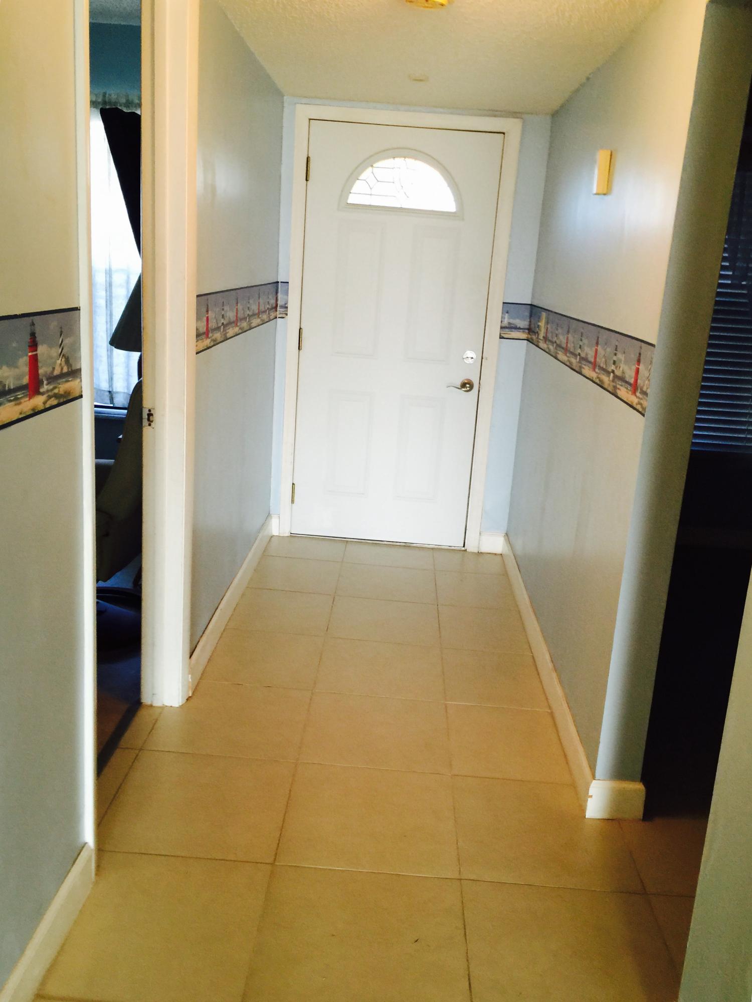 1627 Riverview Road, Unit 514 Deerfield Beach, FL 33441 - Photo 28 of 40 Hallway