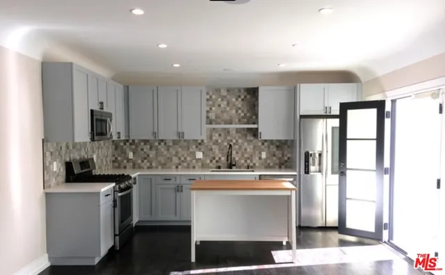 $5,100 | 1180 South Tremaine Avenue, Los Angeles, CA 90019