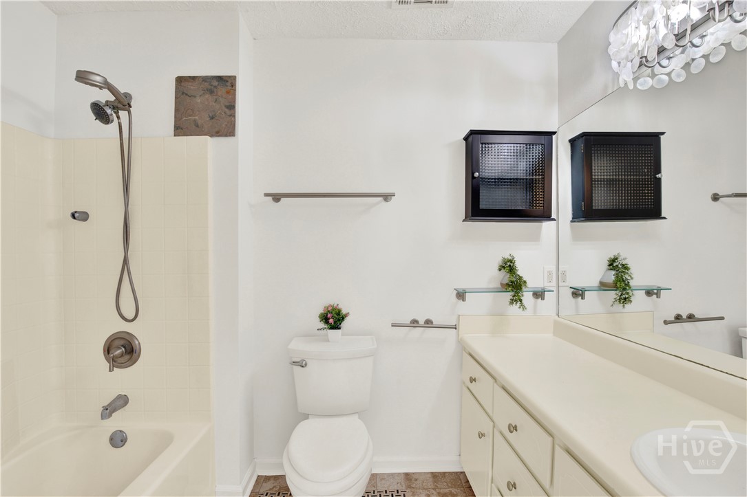 5 Rigger Court Savannah, GA 31410 - Photo 15 of 32 Primary bathroom