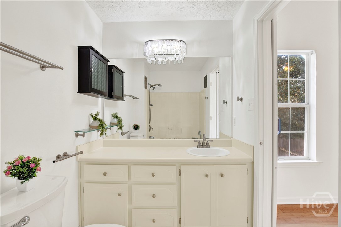 5 Rigger Court Savannah, GA 31410 - Photo 16 of 32 Primary bathroom