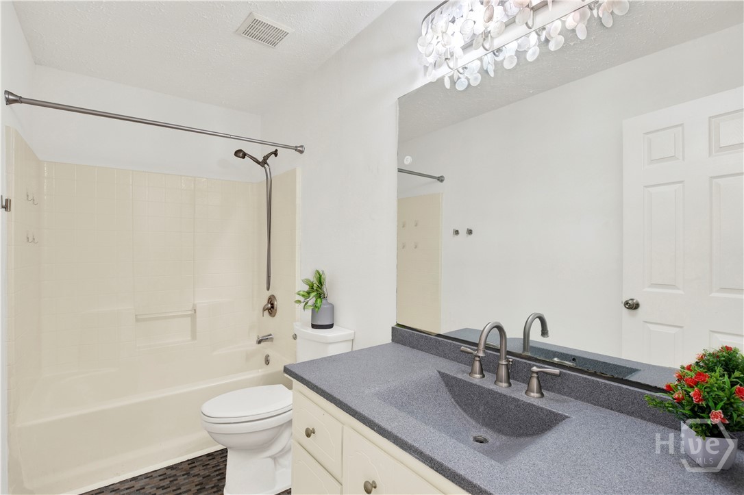 5 Rigger Court Savannah, GA 31410 - Photo 19 of 32 Second bath